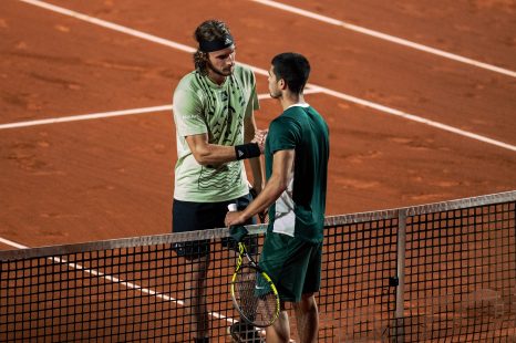 Tennis player greets his opposite player after the match