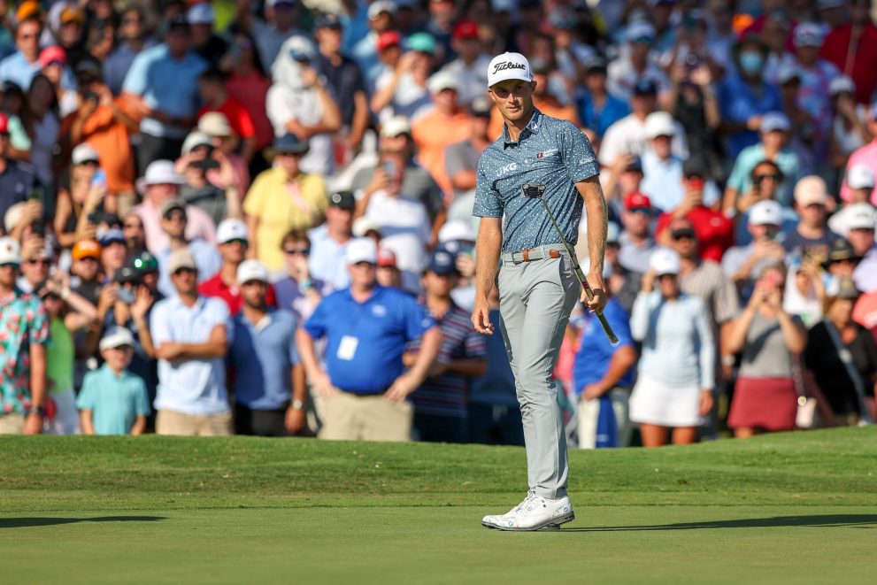 Will Zalatoris watches his putt shot