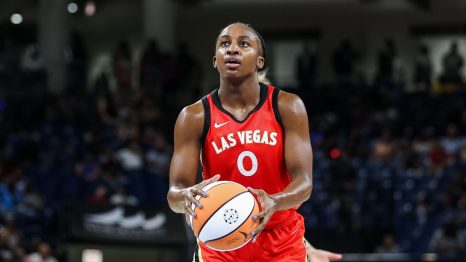 Jackie Young prepares to shoot a free throw against the Chicago Sky