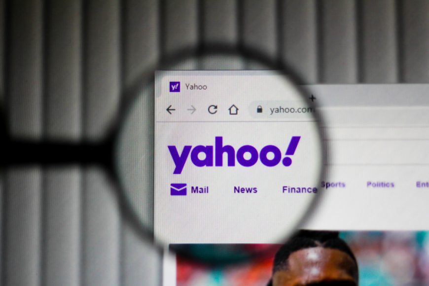 Homepage of the Yahoo website is displayed on the computer screen
