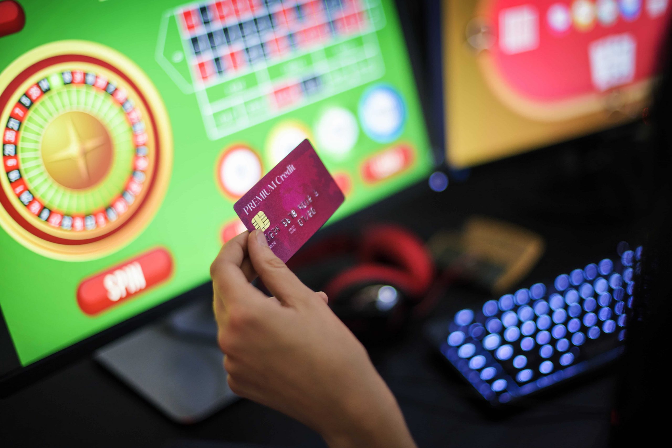 Casino player uses a credit card to play an online roulette game