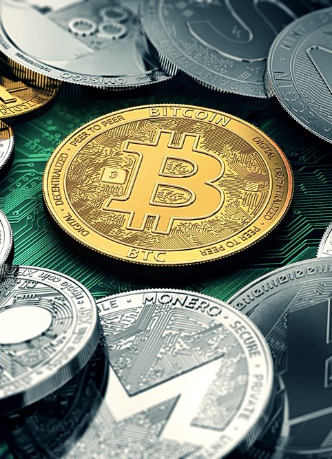 Stack of cryptocurrencies in a circle with a bitcoin in the middle