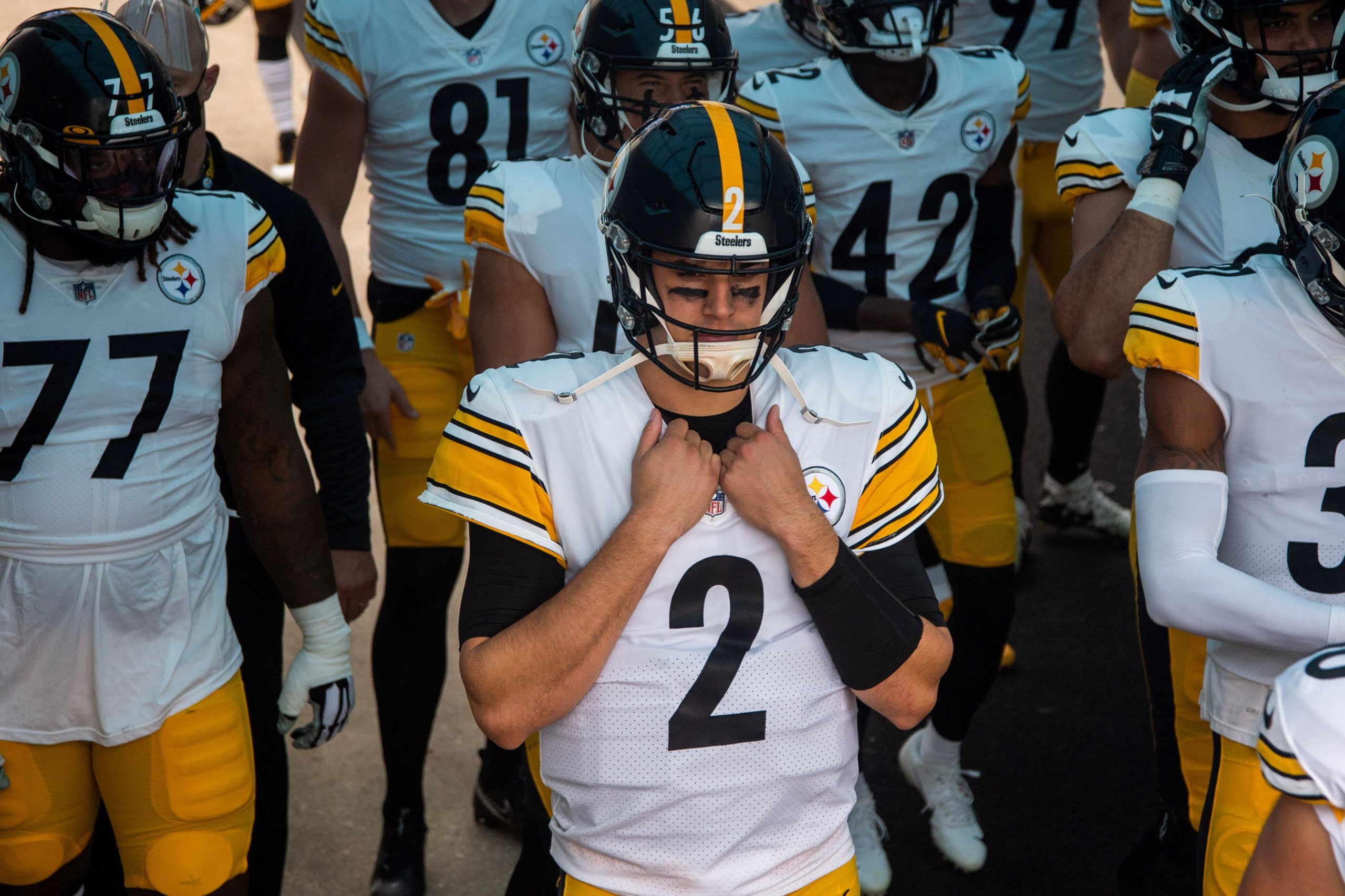 American football team ready to enter on field