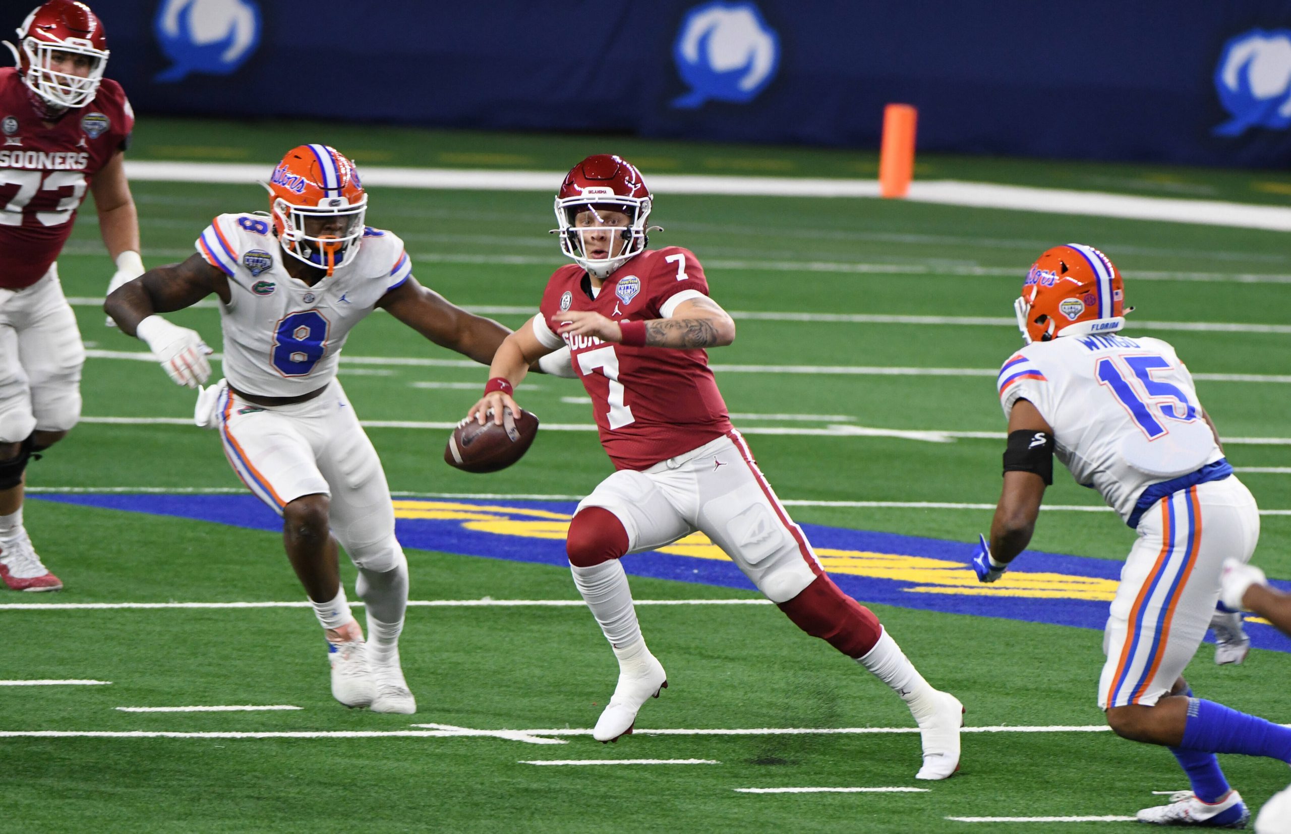 American football player runs to a touchdown