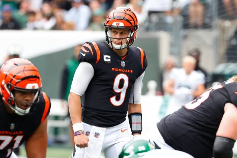 Joe Burrow standing at the line of scrimmage